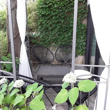 Apartamento Modernes In Ruhiger Zentrumsnaher Lage -free Parking *