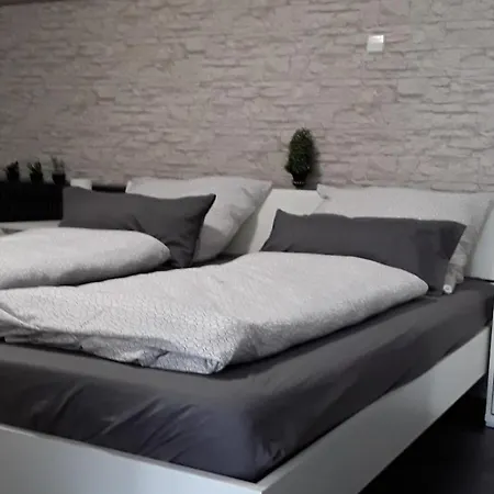 Apartamento Modernes In Ruhiger Zentrumsnaher Lage -free Parking *